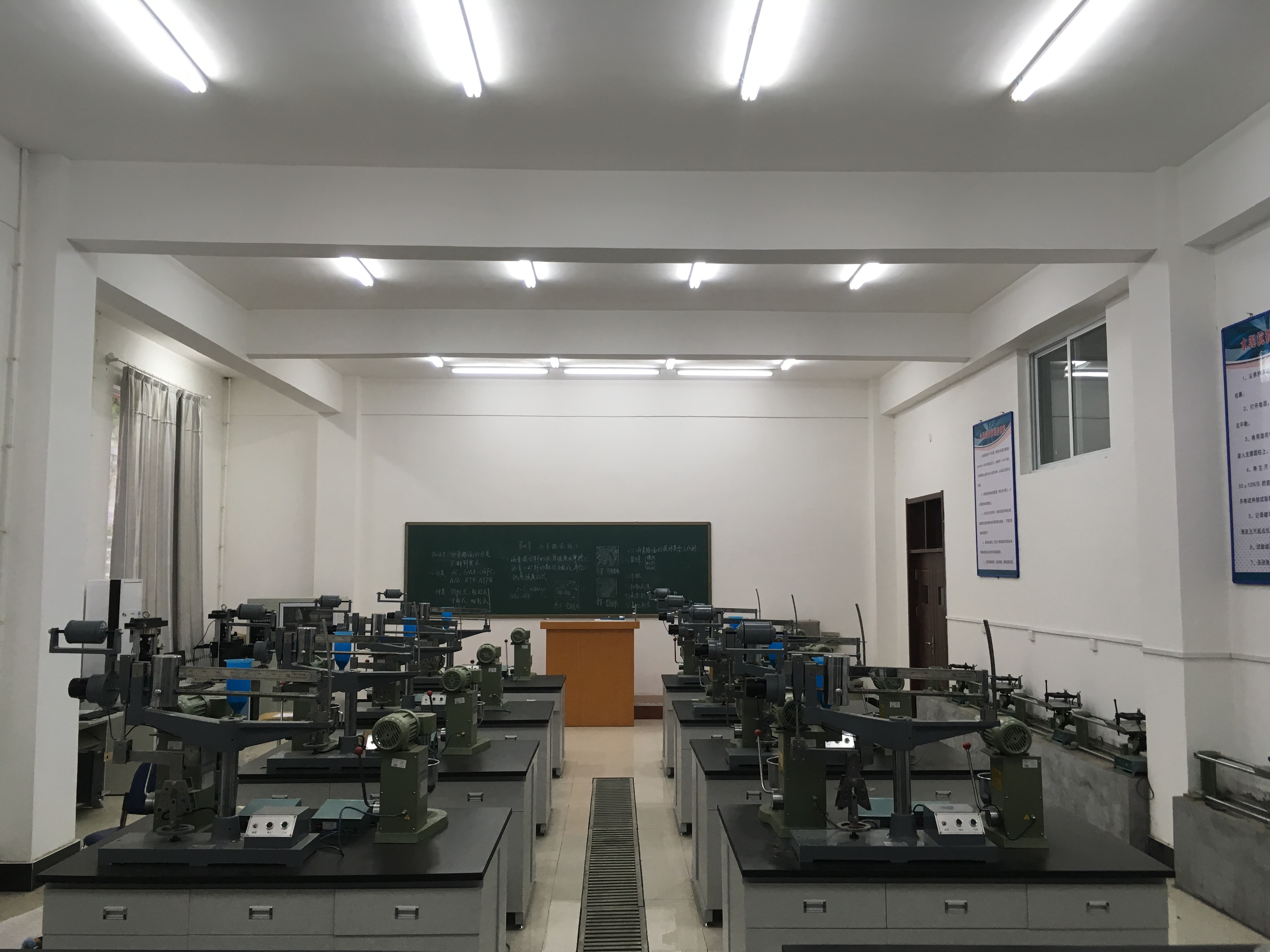 1592540895131475.jpg 水泥實(shí)驗(yàn)室.JPG