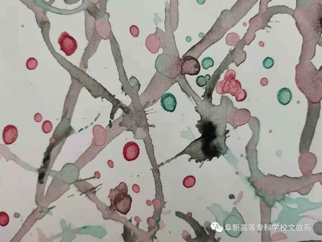 21級(jí)廣告設(shè)計(jì)專(zhuān)業(yè)平面構(gòu)成作品展示 (1).jpg