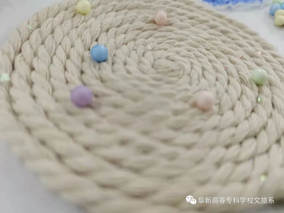 1642873349271960.jpg 21級(jí)廣告設(shè)計(jì)專(zhuān)業(yè)平面構(gòu)成作品展示 (7).jpg