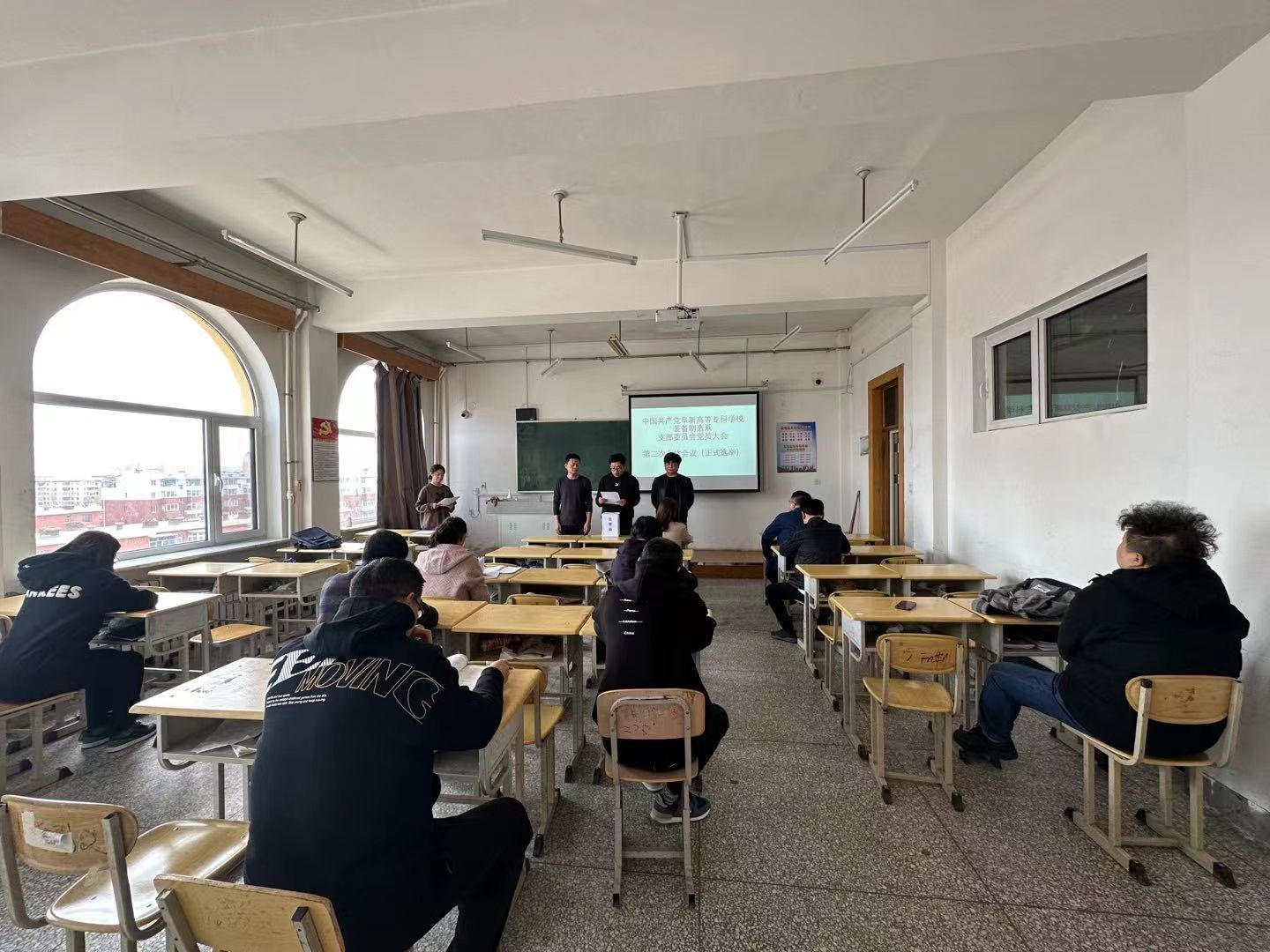 關(guān)于裝備制造系黨支部委員會選舉結(jié)果的報告